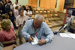 EMOTIVA PRESENTACIÓN DEL LIBRO "BASTA DE SILENCIAR MI PASADO"